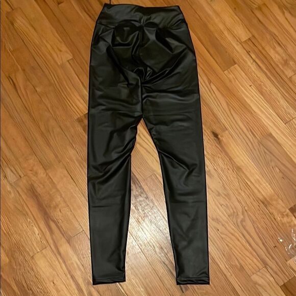 New With Tags OFFLINE By Aerie Real Luxe Faux Leather Legging size M - Picture 6 of 9